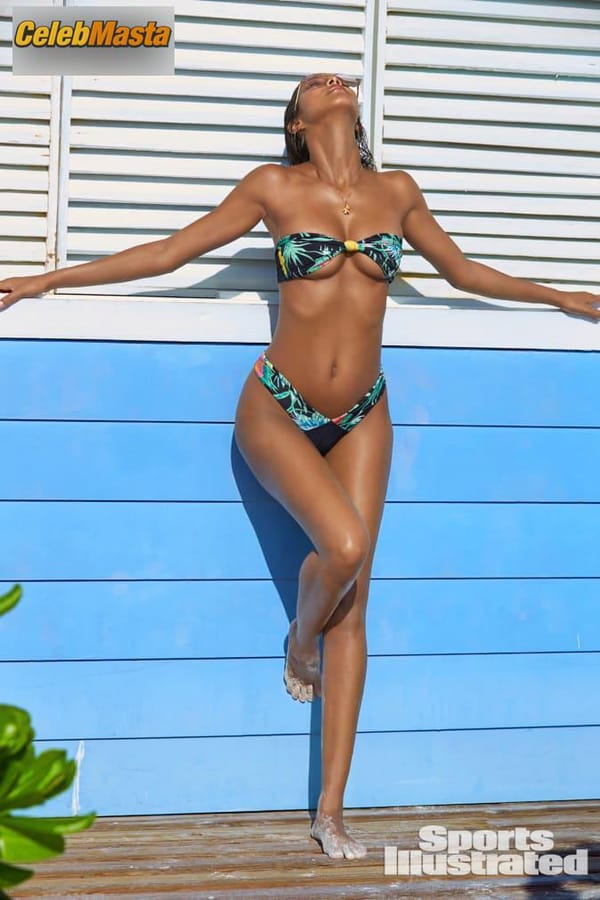 Photo Gallery: Lais Ribeiro in Sports Illustrated Swimsuit 2018 photo 24