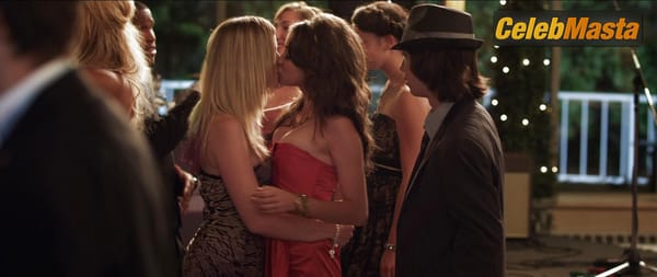 Photo Gallery: Sarah Hyland in Date And Switch photo 3
