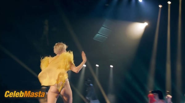 Miley Cyrus Photos: Bangerz Tour photo 5
