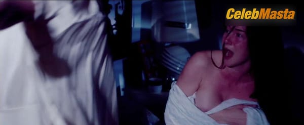 Shailene Woodley Photo Collection from White Bird In A Blizzard photo 10