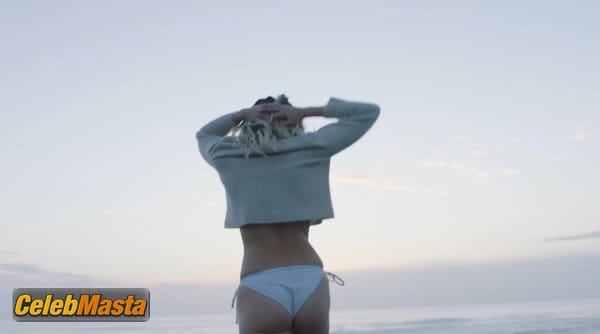 Miley Cyrus Photo Collection from Malibu photo 5