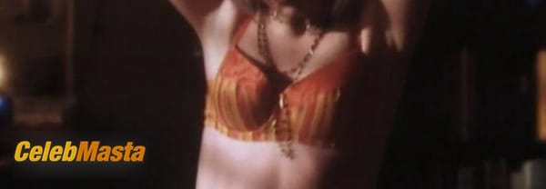 Tara Reid Photos from Urban Legend photo 8