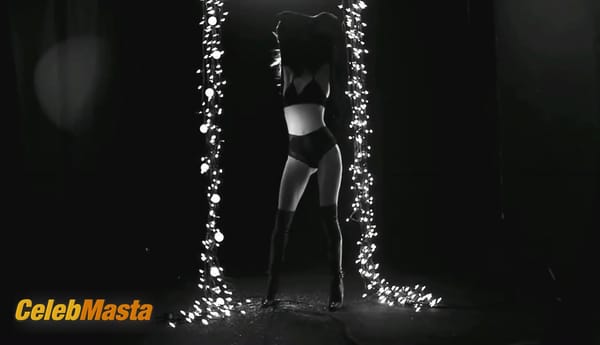 Rosie Huntington-Whiteley Photo Gallery from Love Advent photo 6