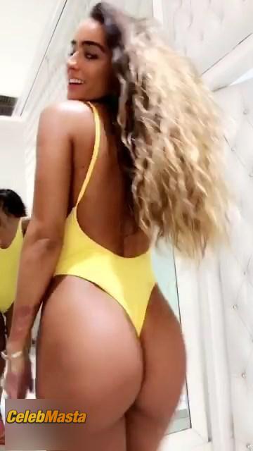 Sommer Ray Photo Set: Sweet Butt In Yellow Swimsuit photo 9