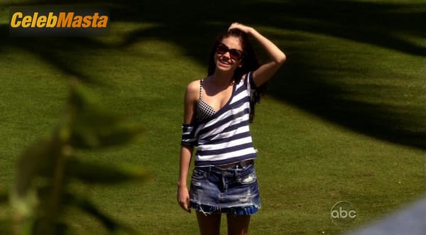 Sarah Hyland Scene Photos Gallery from Modern Family photo 7