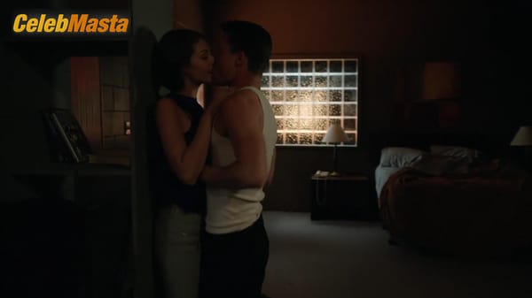 Willa Holland Photo Collection from Arrow photo 5