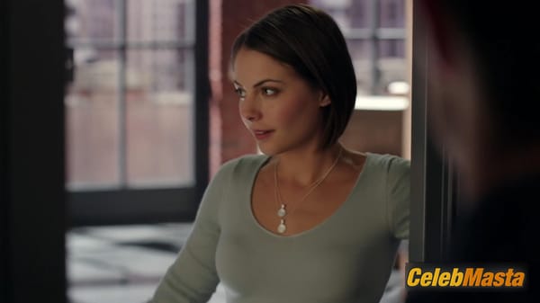 Willa Holland Photo Collection from Arrow photo 6