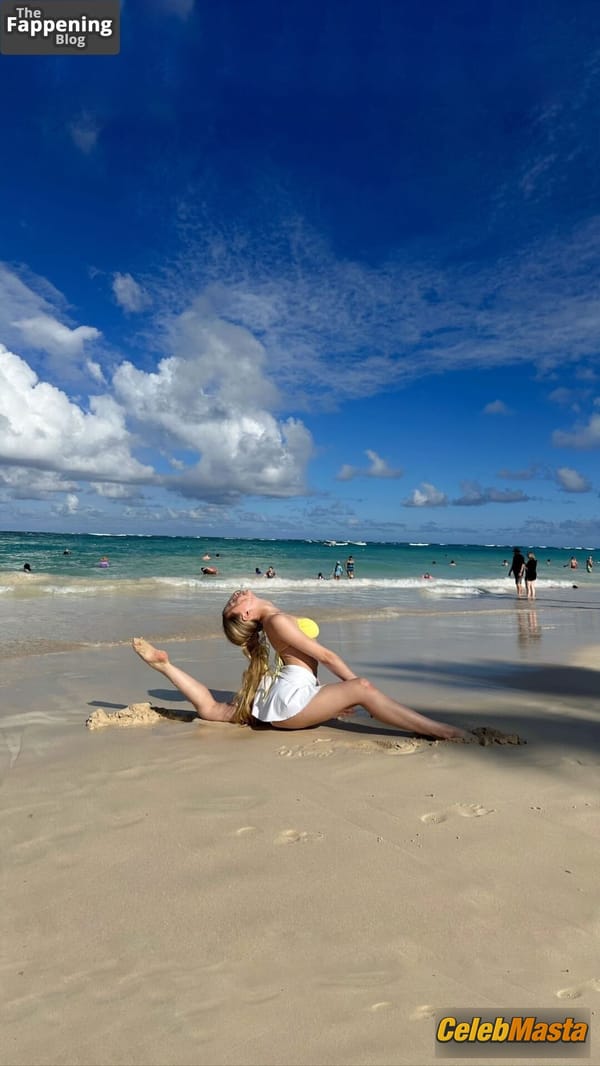 Sophia Diamond Photo Gallery: Sizzling Photos Showing Off Her Fit Figure And Hot photo 10