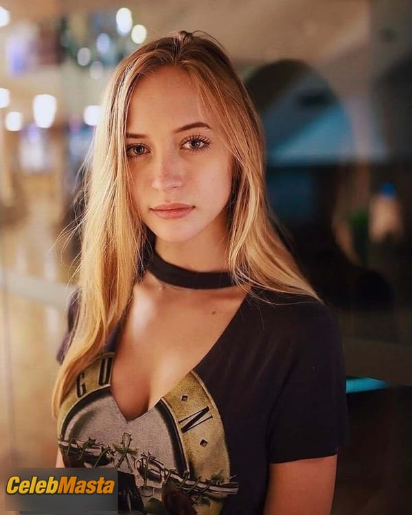Sophia Diamond Photo Gallery: Sizzling Photos Showing Off Her Fit Figure And Hot photo 27