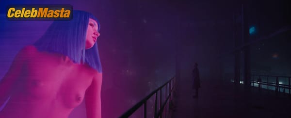 Ana de Armas Pics from the Set of Blade Runner 2049 photo 8