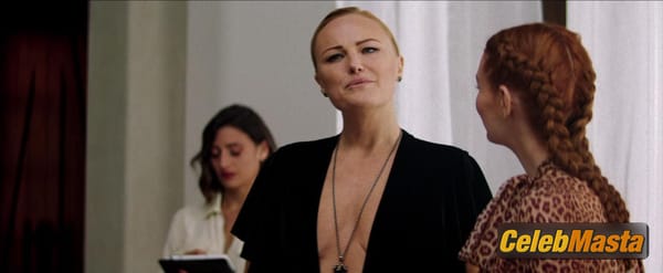 Photo Gallery: Malin Akerman in The Hunting Wives photo 71