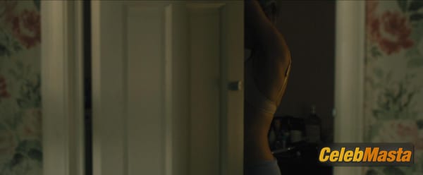 Photo Gallery: Malin Akerman in The Hunting Wives photo 103