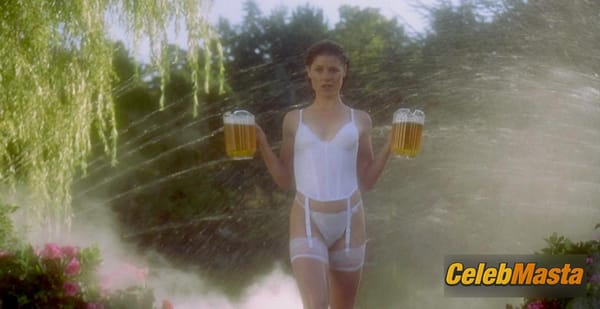 Julie Bowen Photo Collection from Happy Gilmore photo 5
