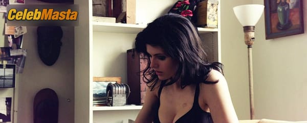 Alexandra Daddario Photo Gallery from Texas Chainsaw 3d photo 6