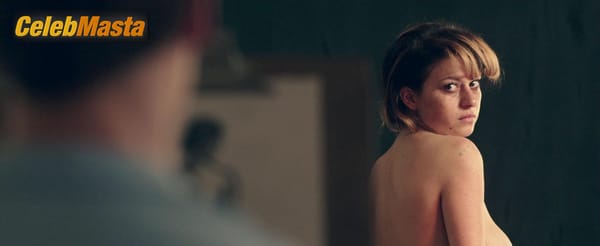 Photo Gallery: Alia Shawkat in Paint It Black photo 13