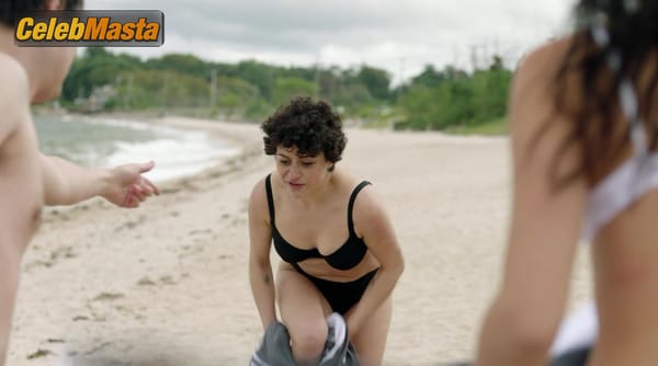 Alia Shawkat Photo Gallery from Search Party photo 16