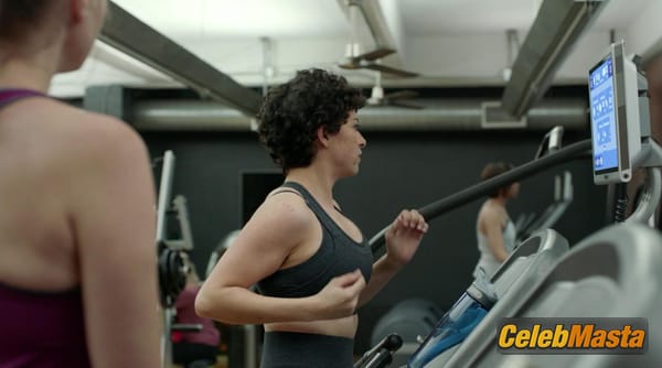 Alia Shawkat Photo Gallery from Search Party photo 17