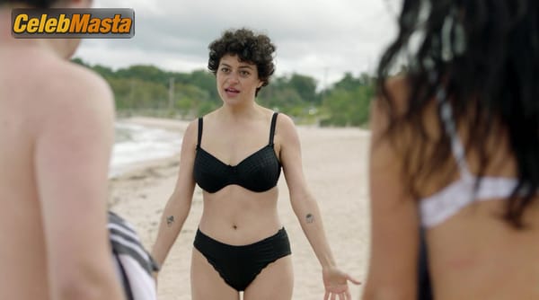 Alia Shawkat Photo Gallery from Search Party photo 18