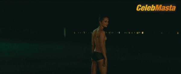 Alicia Vikander Scene Photos Gallery from Son Of A Gun photo 9