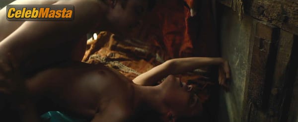 Photo Gallery: Alicia Vikander in Tulip Fever photo 27