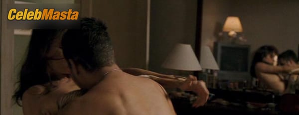 Amanda Peet Photo Set from What Doesn’t Kill You photo 5