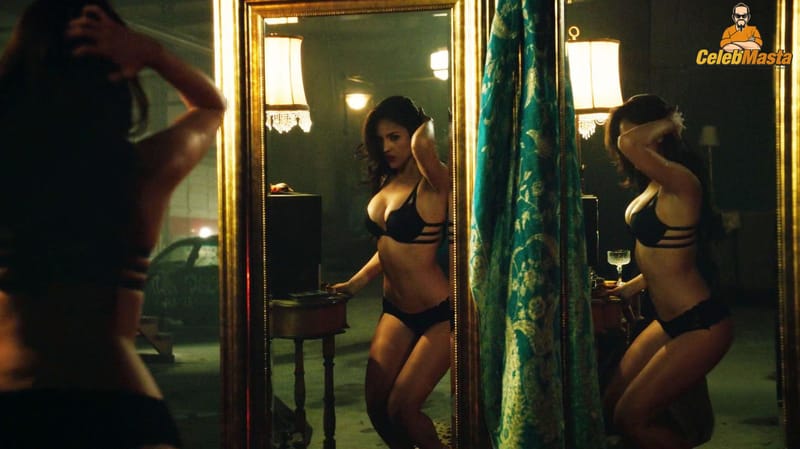 Topless Video Scene of Eiza Gonzales in Dusk Till Dawn Photo Gallery photo 2