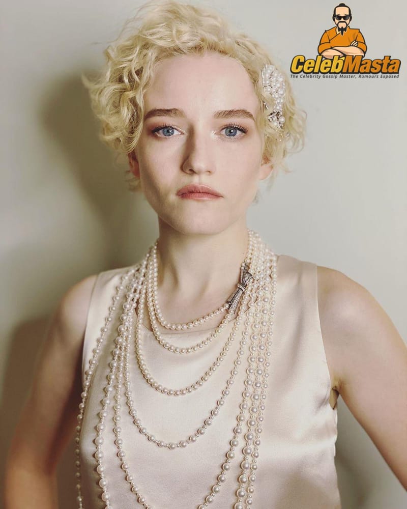 Photo Gallery: Julia Garner photo 1