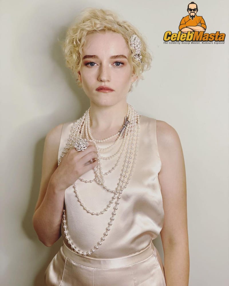 Photo Gallery: Julia Garner photo 3