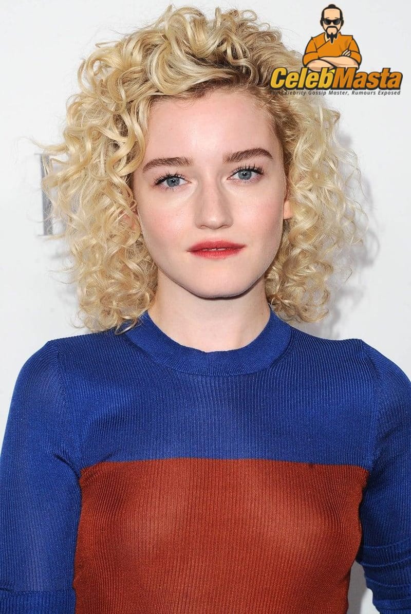 Julia Garner Pics Collection photo 4