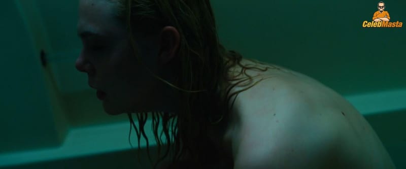 Elle Fanning Scene Photos Gallery photo 2