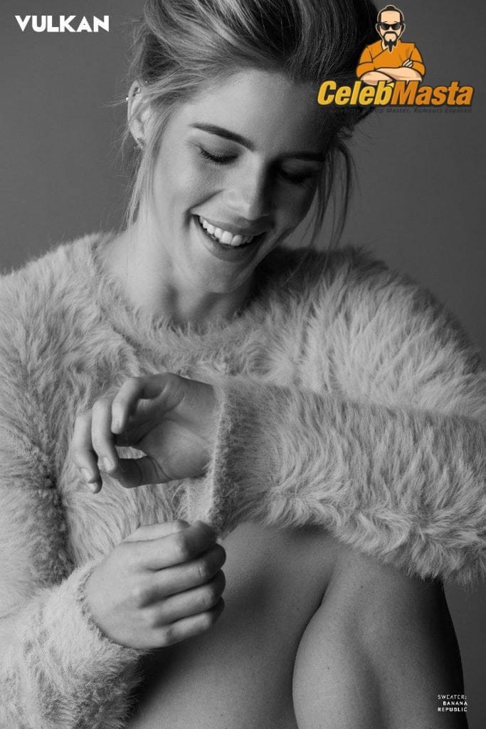 Emily Bett Rickards Photo Set photo 4