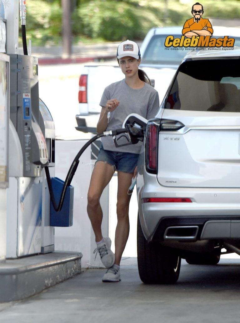 Margaret Qualley Paparazzi Public by Her Car Amateur Photo Gallery photo 3