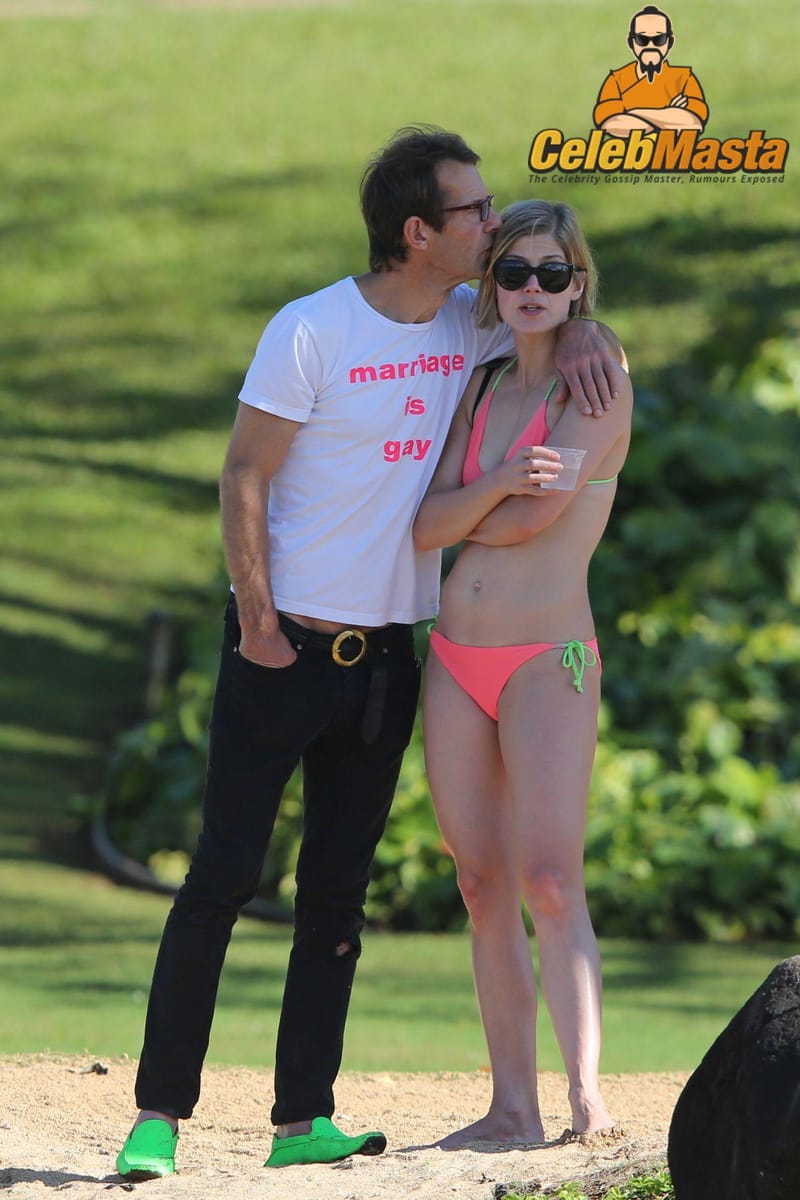 Rosamund Pike Photo Set photo 1