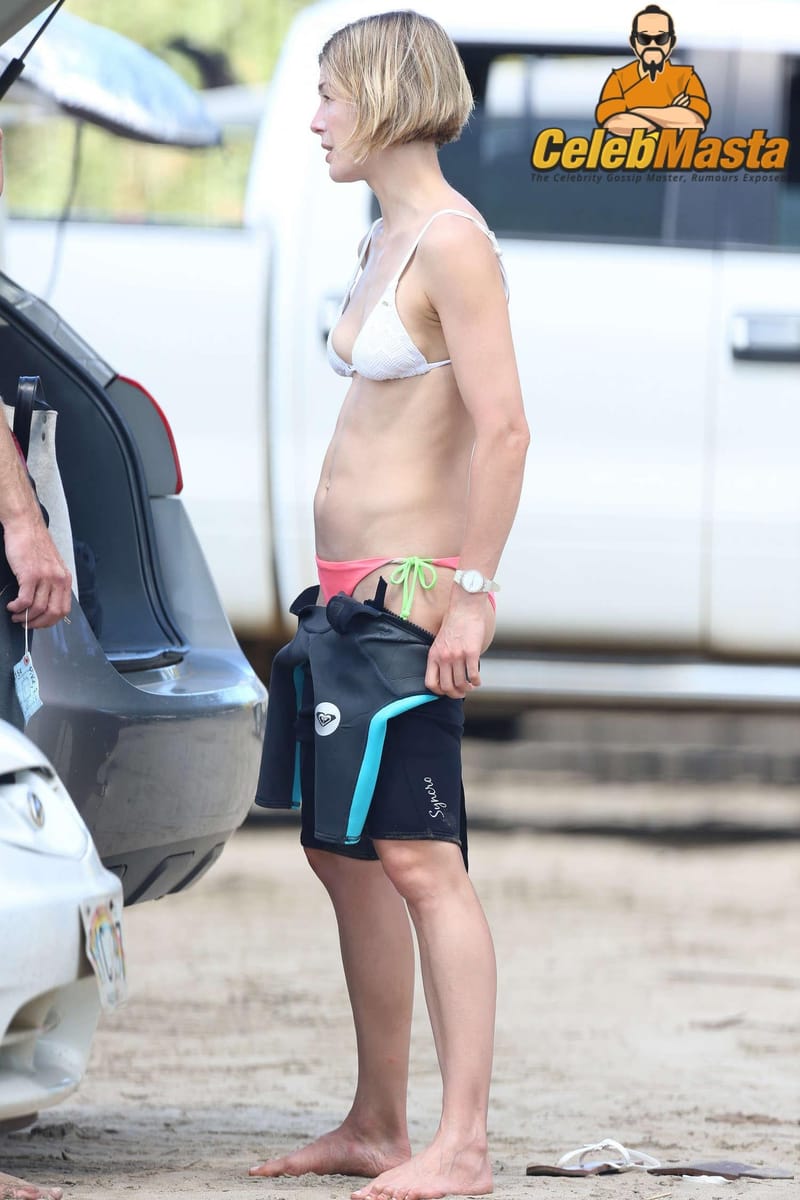Rosamund Pike Photo Set photo 2