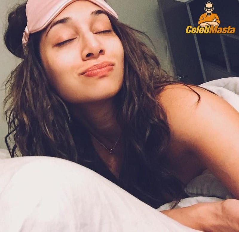 Meaghan Rath Photo Gallery photo 3