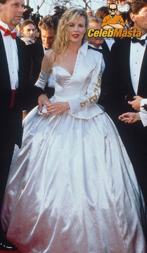 Kim Basinger Photo Set photo 1