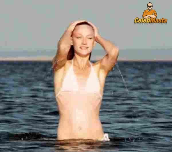 Kerry Bishe Photo Gallery photo 4