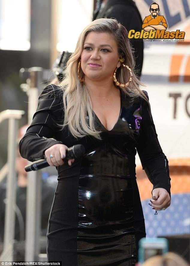 Photo Gallery: Kelly Clarkson photo 1