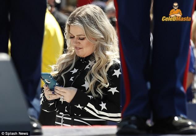 Kelly Clarkson Photo Collection photo 1