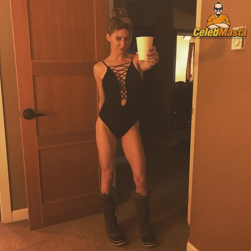 Jes Macallan Photo Gallery photo 3