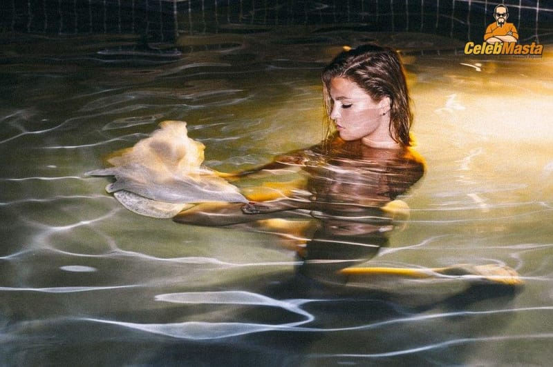 Jennifer Akerman Photo Collection photo 2