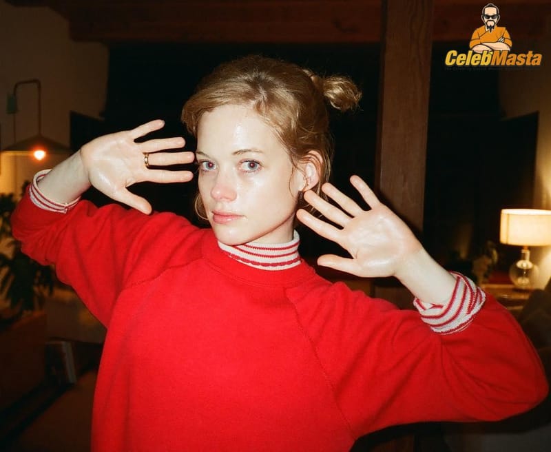 Jane Levy Photo Set photo 2