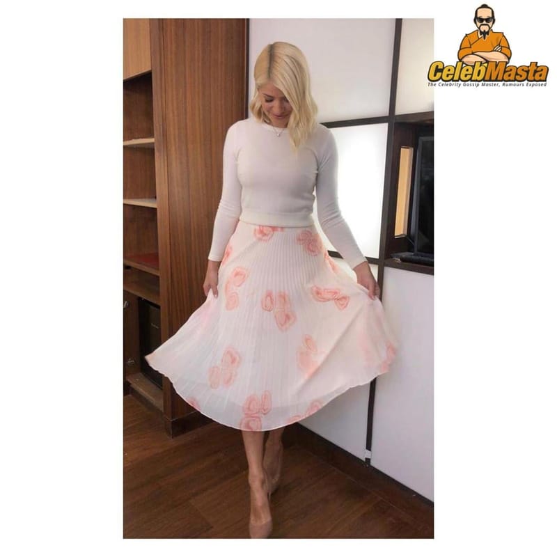Holly Willoughby Photo Set photo 3