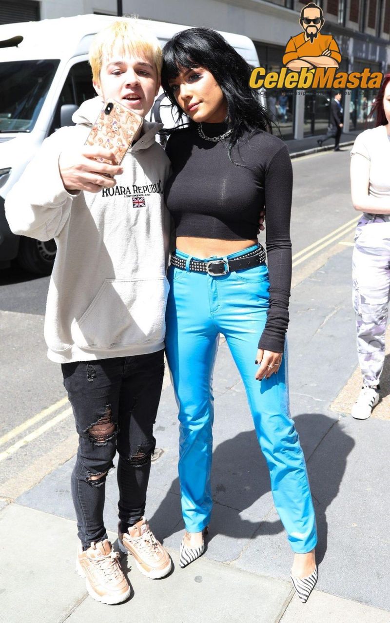 Photo Gallery: Halsey photo 4