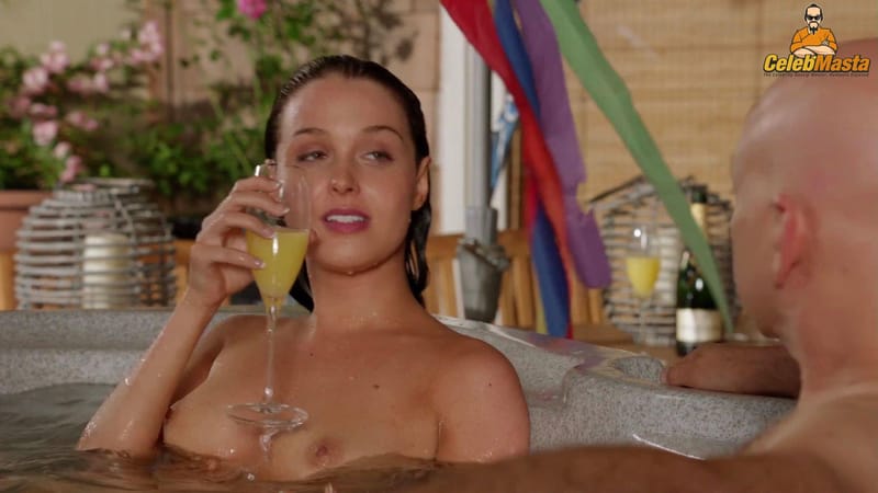 Camilla Luddington Photo Gallery photo 1