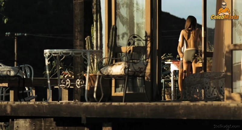 Camilla Belle Photo Gallery photo 1