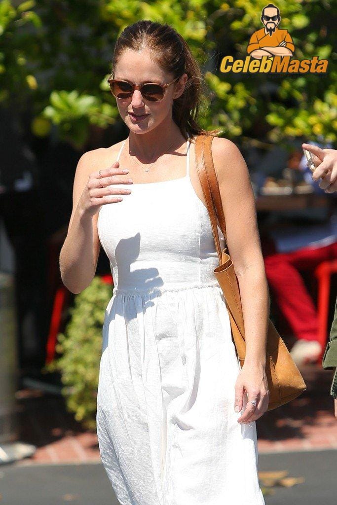 Minka Kelly Photo Gallery photo 2