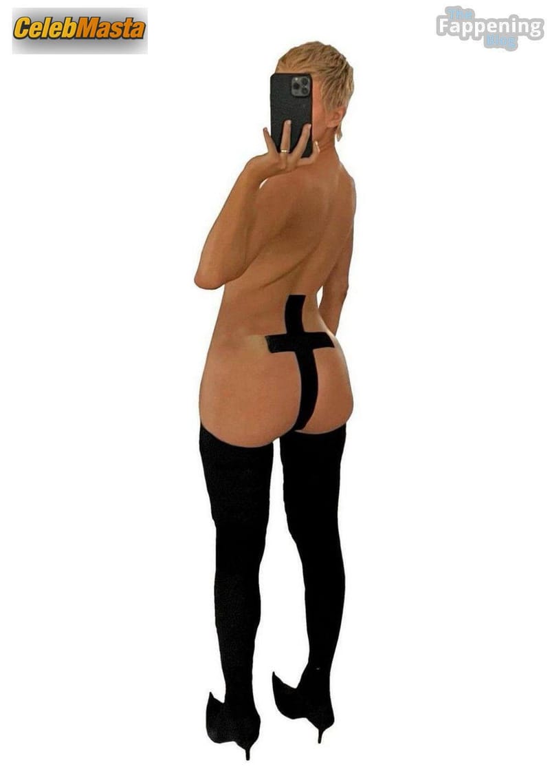 Bianca Censori Pics: Sexy Photoshoot For Yeezy Collection photo 3