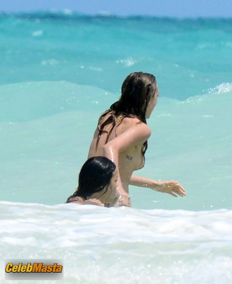 Cara Delevingne Photos from Beach Babes photo 4