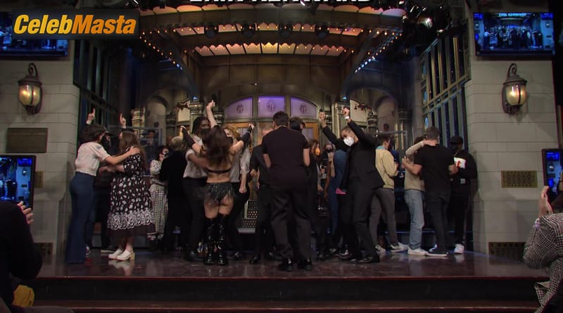 Charli XCX Photo Gallery from Saturday Night Live photo 2